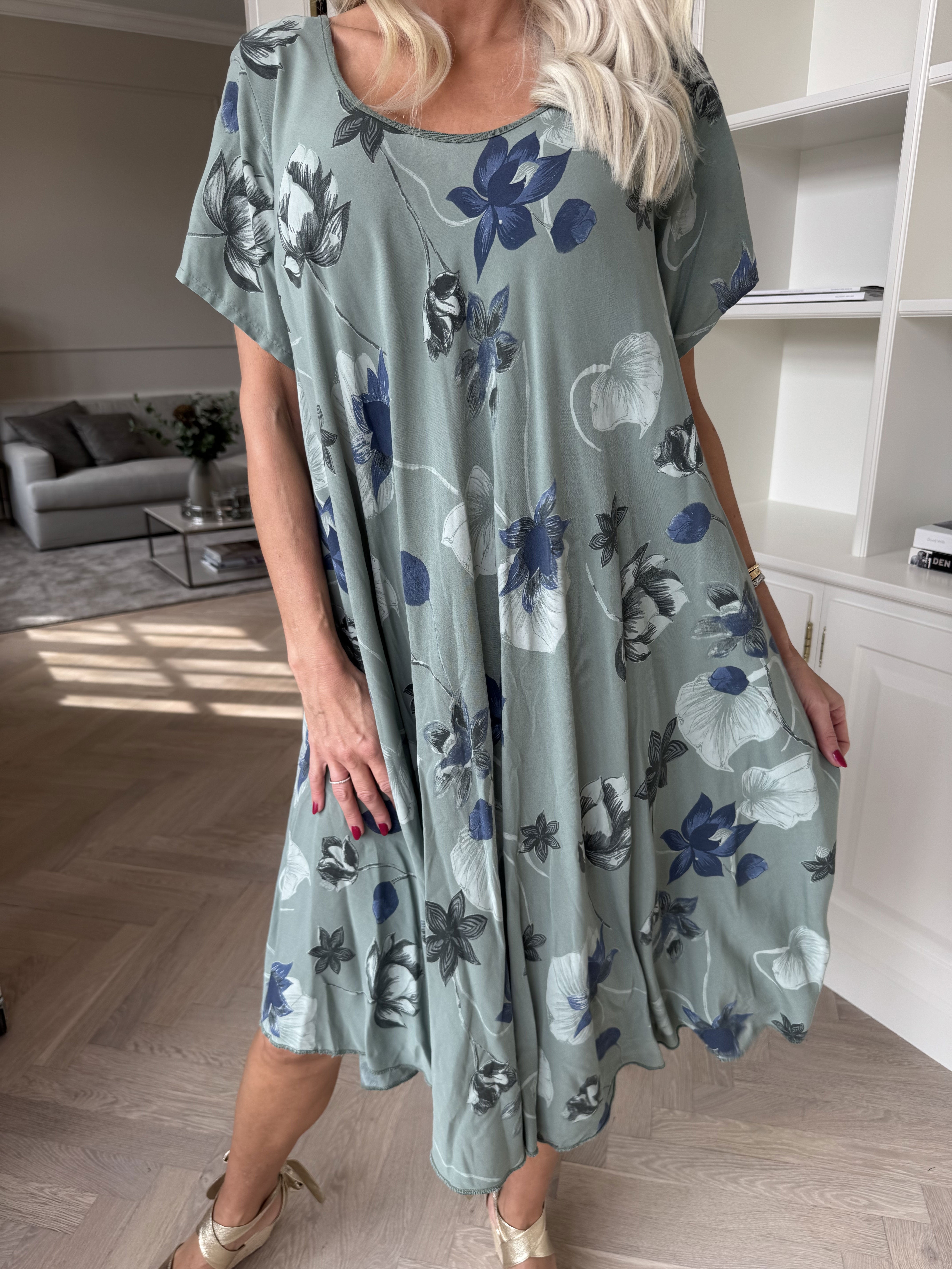 Bora - Sød tunikakjole i bomuld med blomsterprint